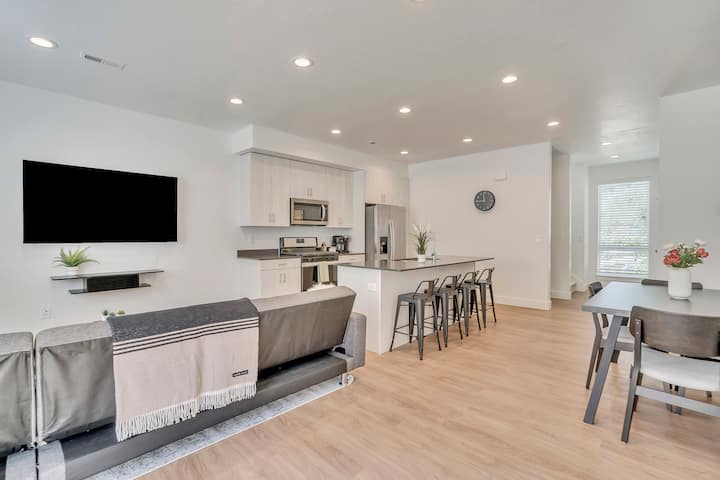 Main St Suite, Downtown Slc, Salt Palace & Airport - Salt Lake City, UT