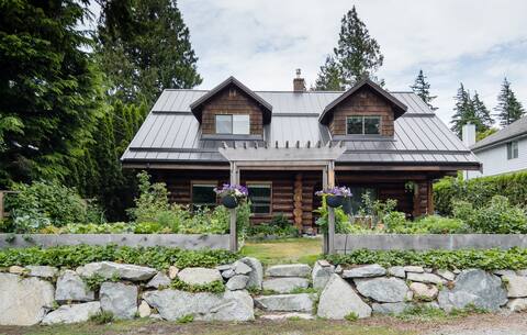 Cloudraker Cabin, a 4 Bedroom Log Home in Squamish