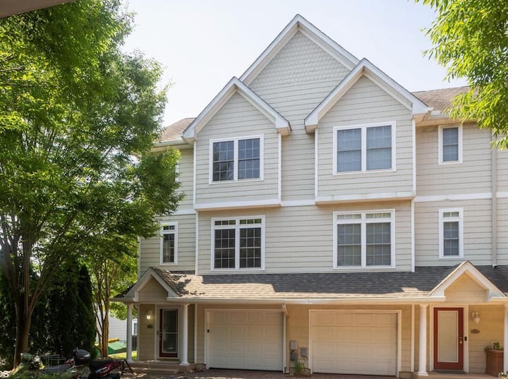 Quiet, Modern Luxury Rehoboth Townhome Townhouses for Rent in