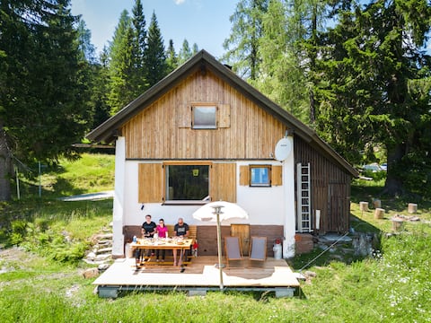 Successful Airbnb property: Cozy Mountain Lodge in the Alps in Hermagor Pressegger See