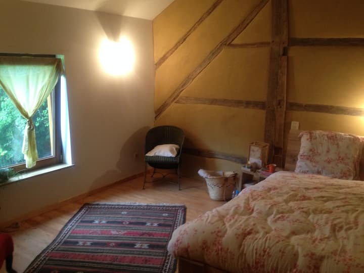 Habitación con cuna y SDB contiguo