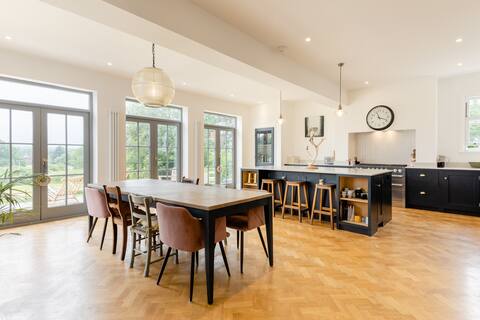 Idyllic South Downs House & Far Reaching Views