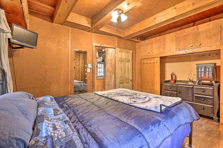 Agradable y calentito con calentadores de zócalo y una chimenea eléctrica.