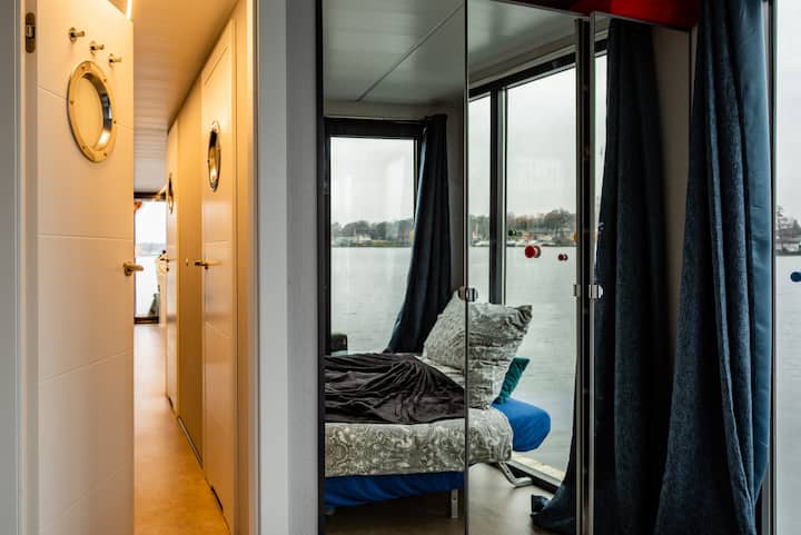 Dhoma e gjumit 1 me krevat pranveror