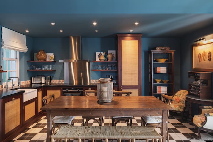 Botanist - City Living In Harmony With Nature - Saint-Barthélemy