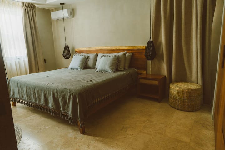 Chumba cha kulala kilicho na bafu la malazi 