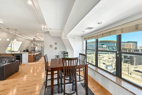 Penthouse Historic Old World 3rd St (Fiserv Forum)