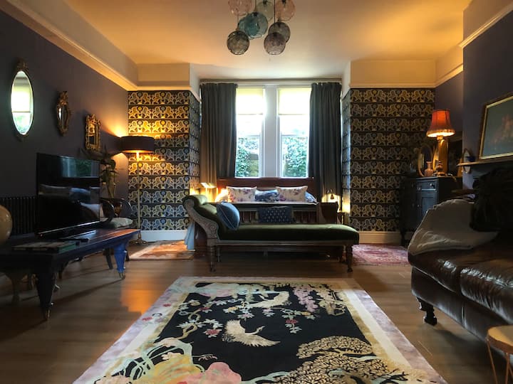 Garden flat with parking & Wi-Fi