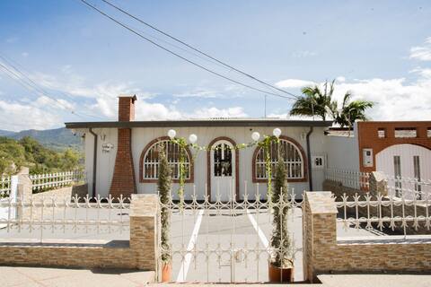 Villa del Pilar: Cozy full house in Choachi
