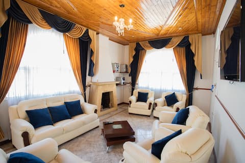 Villa del Pilar: cozy private room