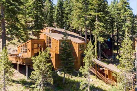 Spacious Ski Retreat w/ Beautiful Views & Hot Tub