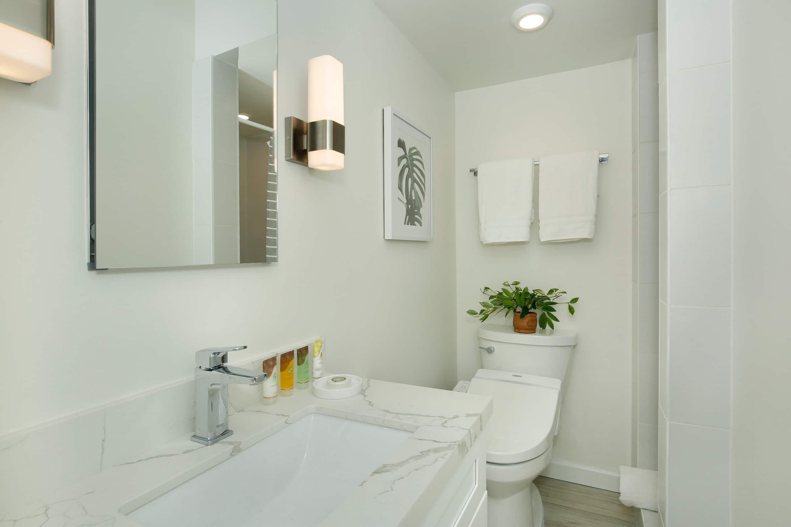 Condo in Honolulu · ★4.74 · 1 bedroom · 2 beds · 1 private bath - Image 17