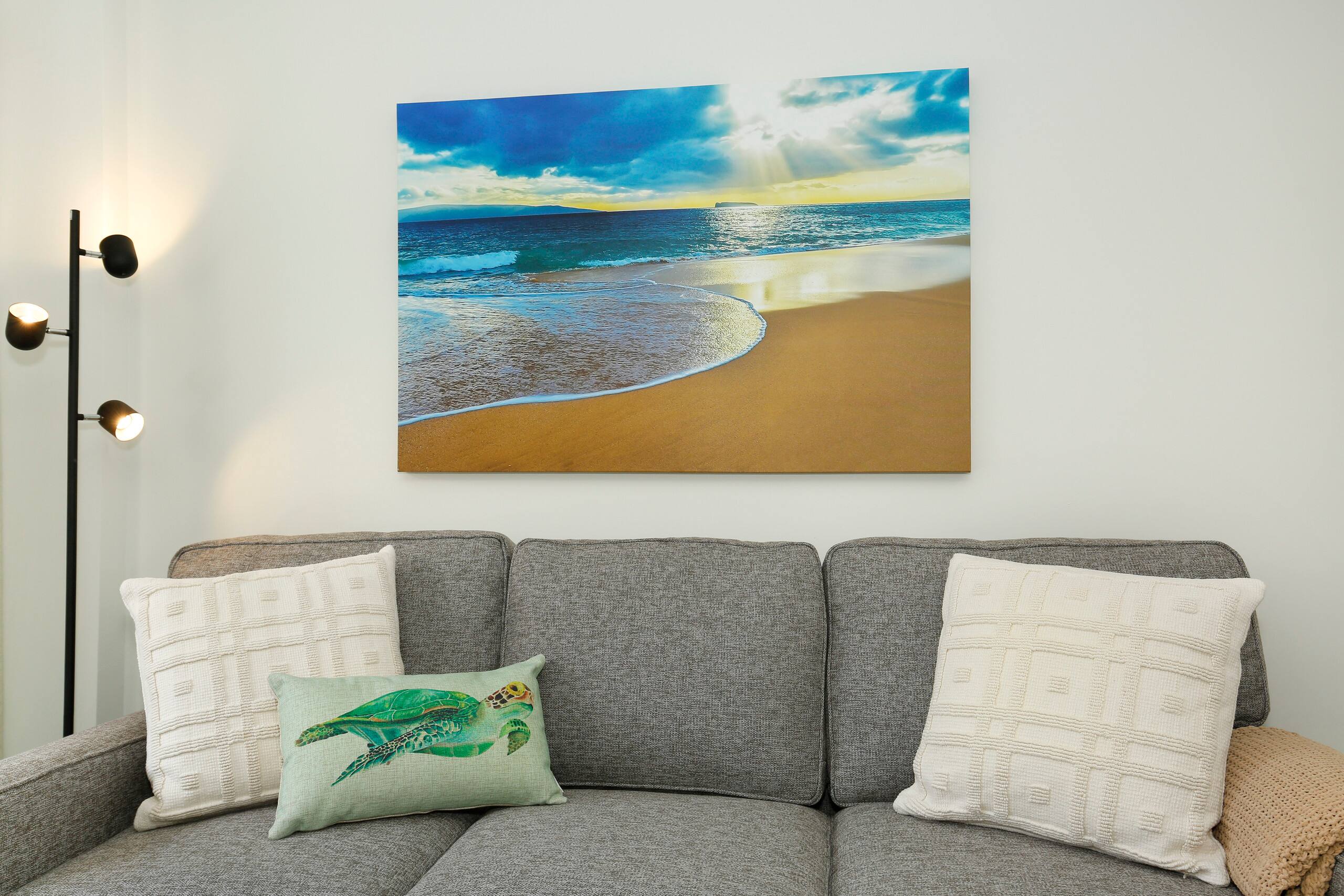 Condo in Honolulu · ★4.74 · 1 bedroom · 2 beds · 1 private bath - Image 3