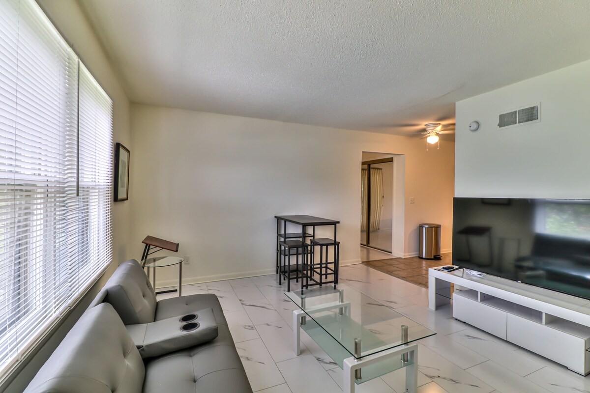 Champaign Vacation Rentals Homes Illinois United States Airbnb [ 800 x 1200 Pixel ]