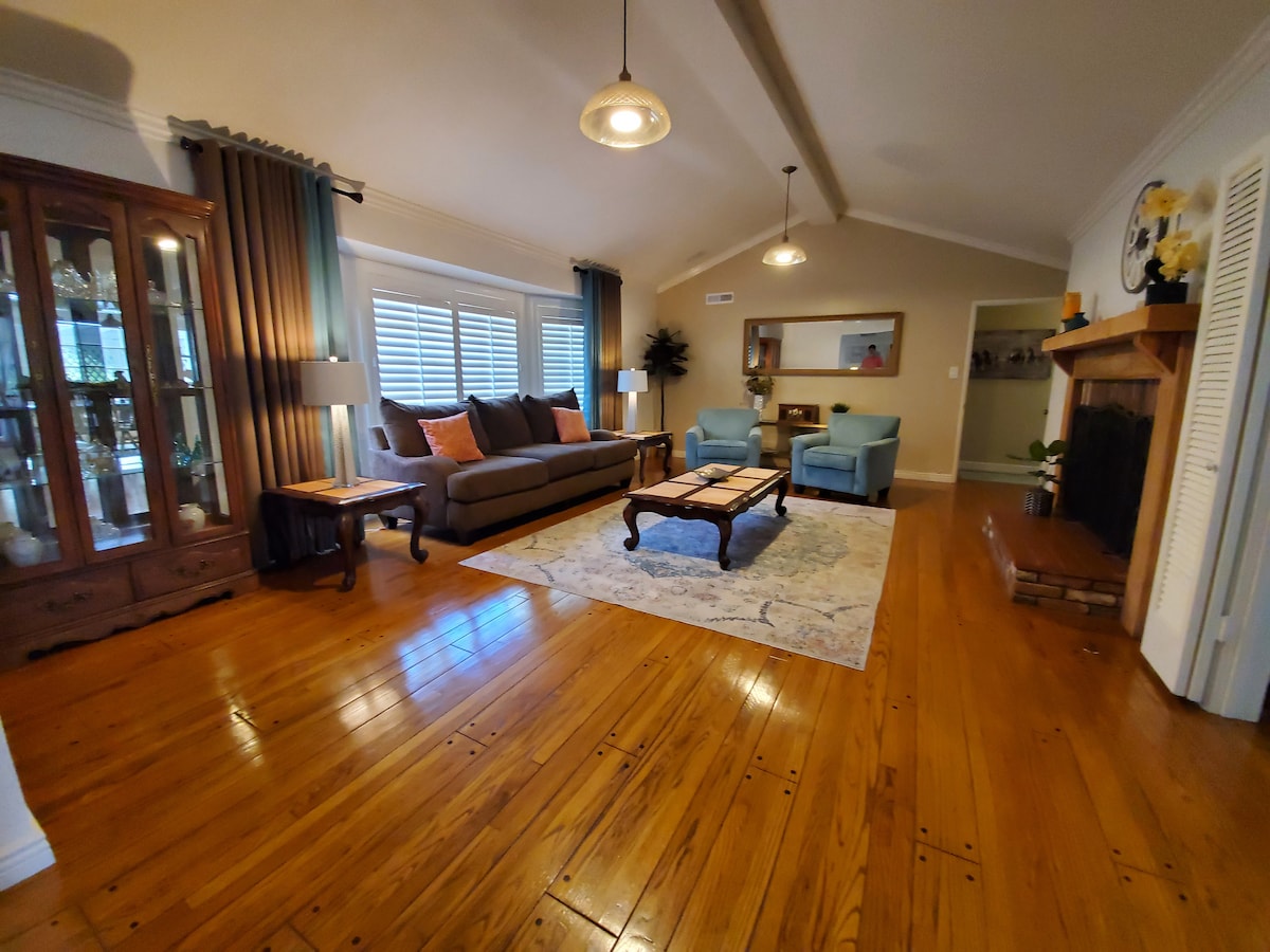 Successful Airbnb property: Beautiful Charming Ranch Home Retreat in Fullerton