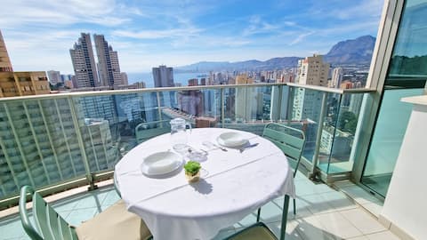 Top Airbnb: Sunny all-day balcony with panoramic sea views in Benidorm