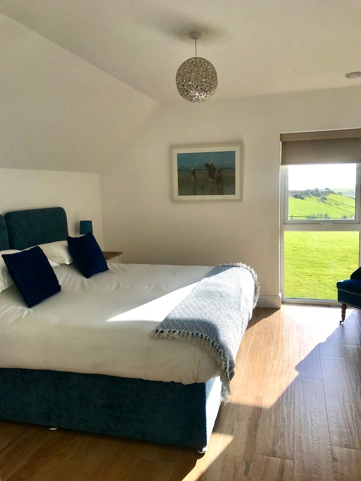 Bedroom 3 - Superking or twin with en suite