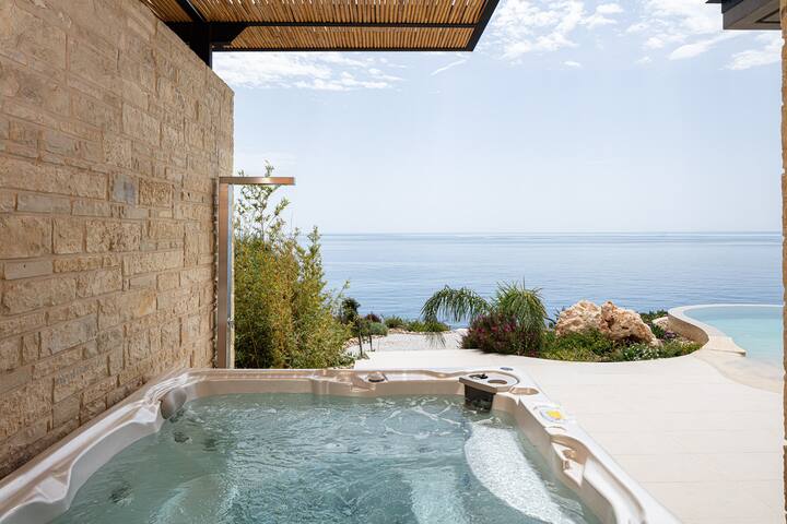 Domus Mare I – Sea views, private cove, hot tub! gallery image 3