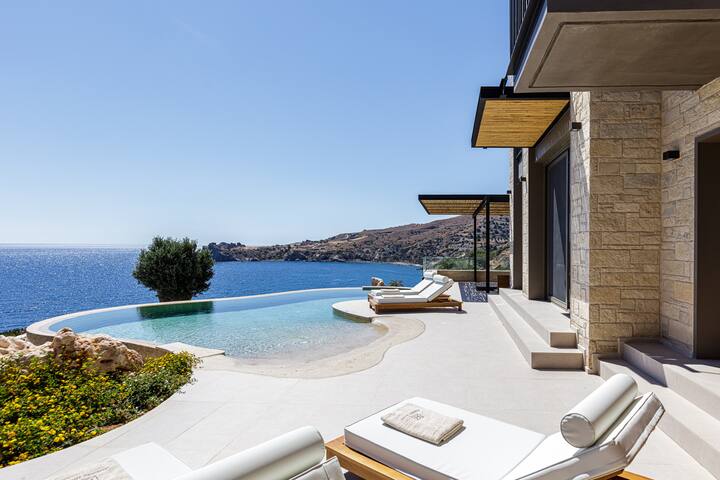 Domus Mare I – Sea views, private cove, hot tub! gallery image 2