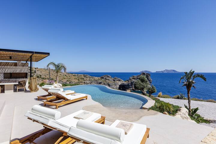 Domus Mare II – Sea views, private cove, hot tub! gallery image 2