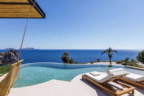 Domus Mare II - Sea views, private cove, hot tub!