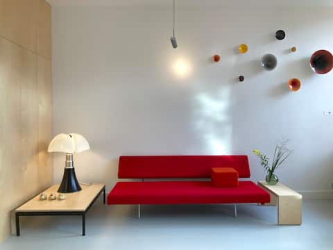 Popular Airbnb listing: Le Garage city center apartment The Hague in Den Haag