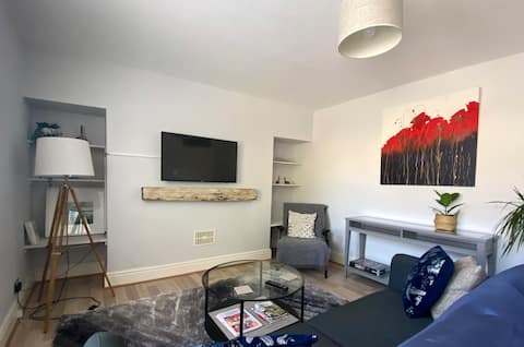 Pulteney Retreat-Spacious Apartment Close to Town