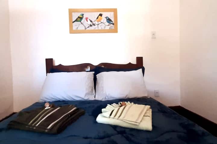 חדר שינה זוגי 2 - מרווח מאוד. מאווררים בכל החדרים.