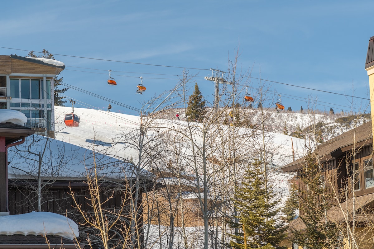 Ski in/out at Sundial Lodge, Park City Canyon's Village