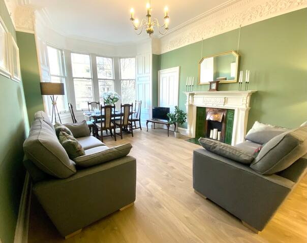 Stunning Marchmont Festival Flat gallery image 5