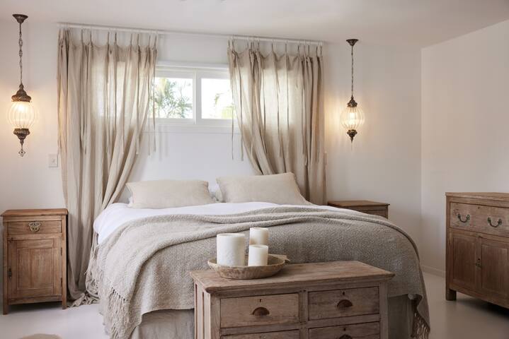 Picadilly Palms – Luxe Byron home at The Pass gallery image 3