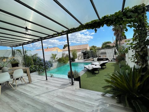 Villa with a quiet pool