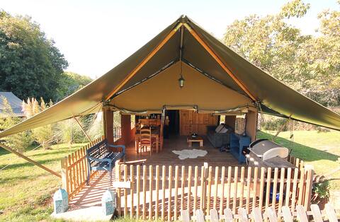 Furnished tent, spacious garden and heated pool
