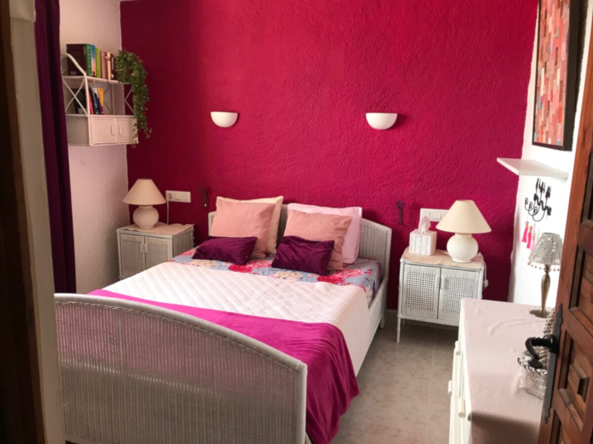 Dormitorio 3 con cama francesa (140 x 200 cm).