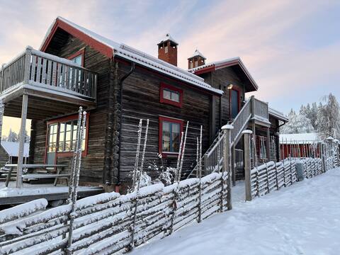 Nice log cabin in cozy mountain environment in Dalarna