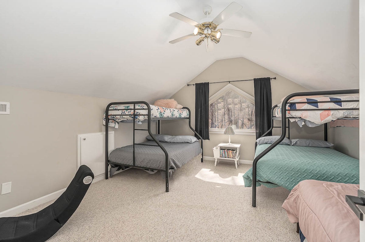 2e slaapkamer boven (geschikt voor 8 personen)