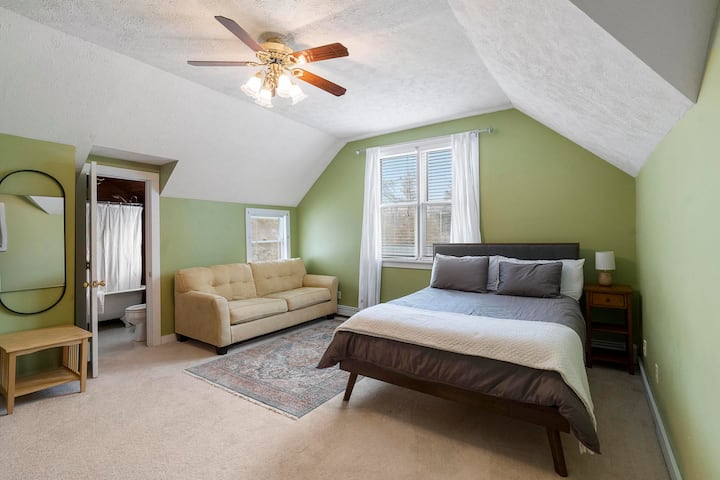 Camera Mackinac con letto matrimoniale e bagno completo (piano superiore)