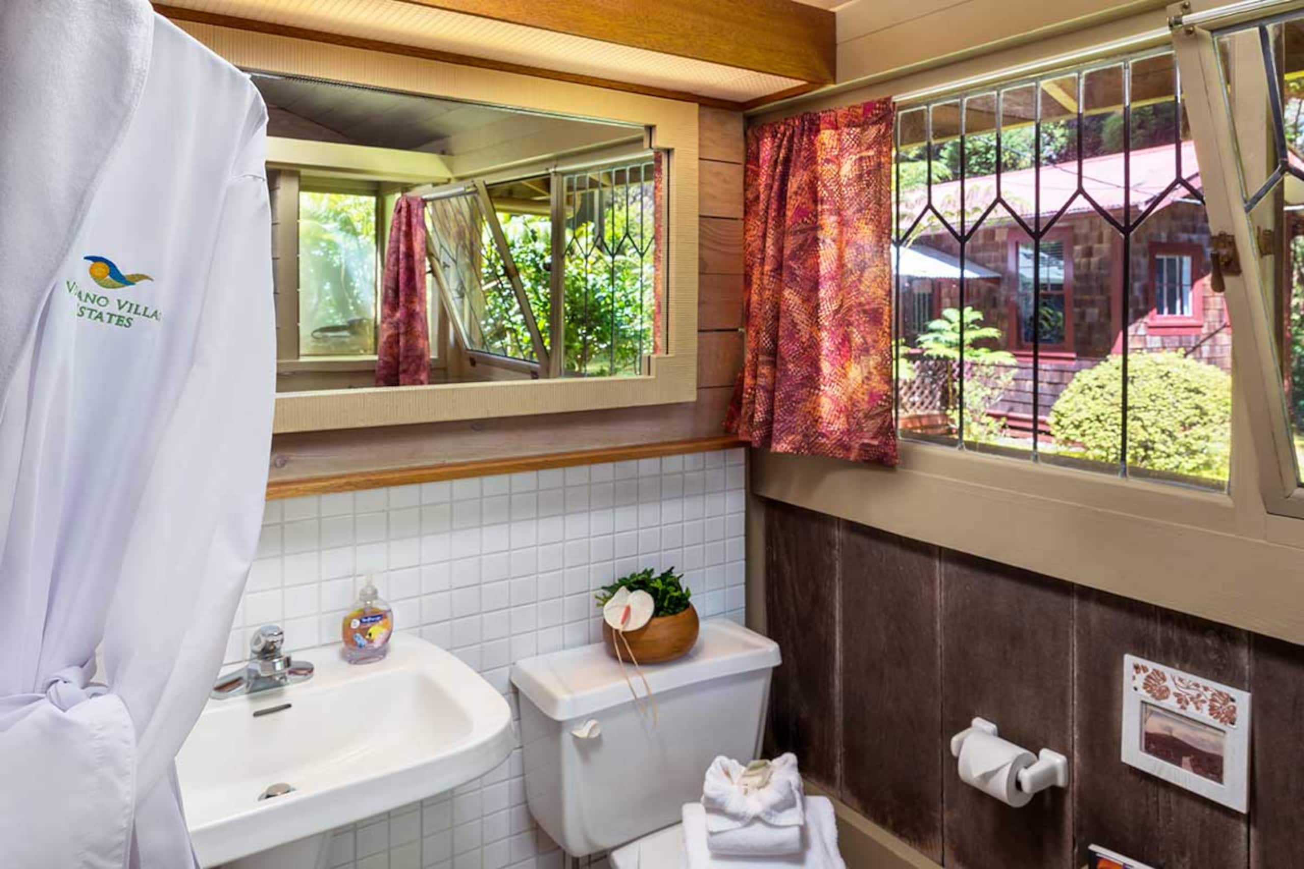 Romantic Cute Cottage, 1 mile to National Park - Image 3