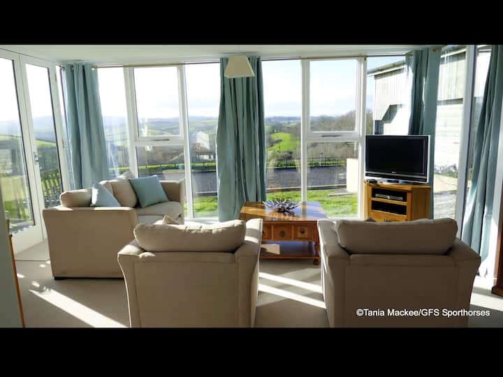 Fabulous Apartment With Spectacular Views - Crediton