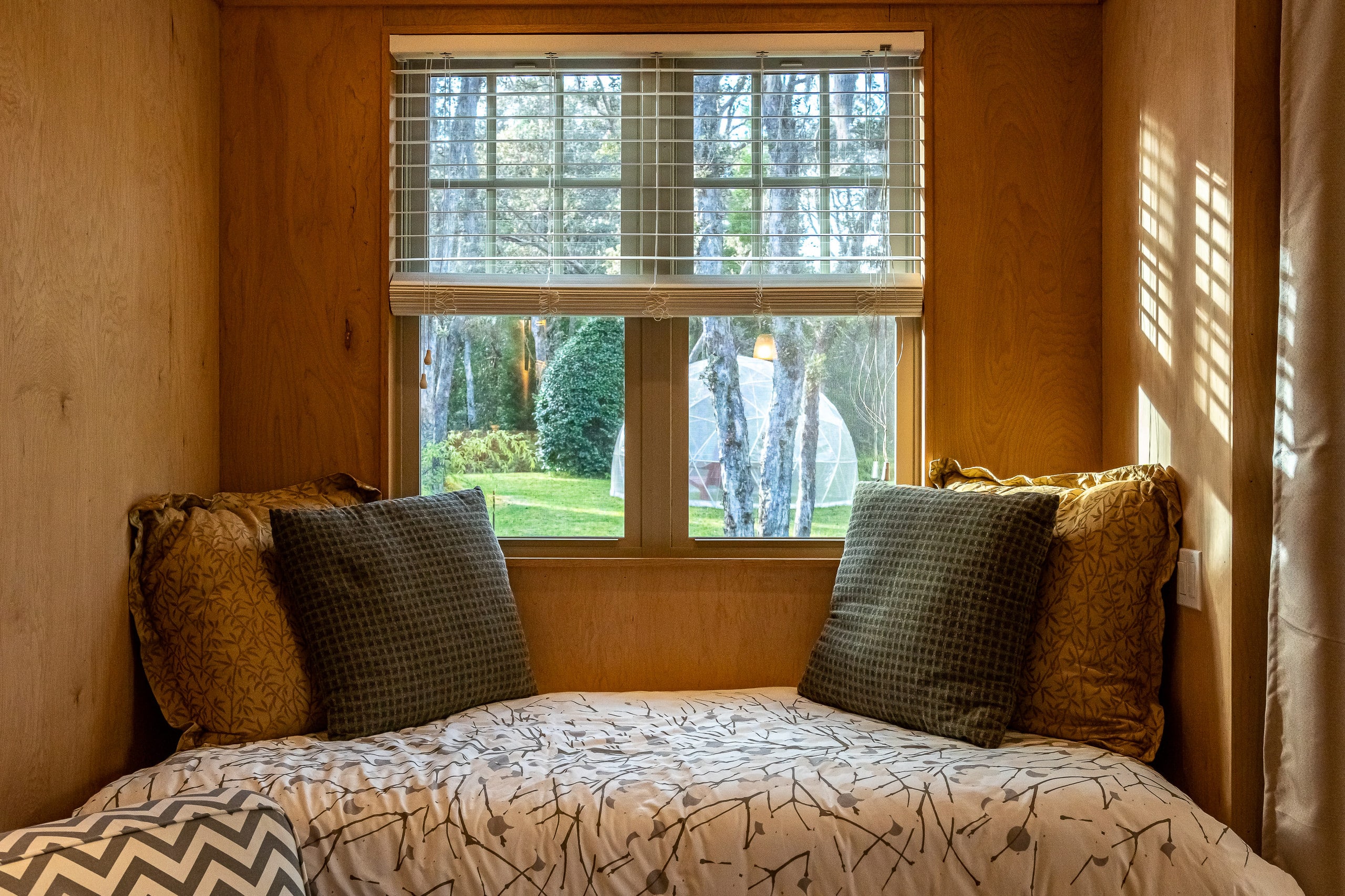 Modern Bungalow  1 mile to Park, Sleeps 2 - Image 3