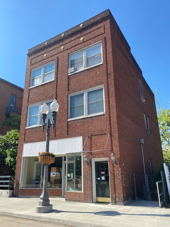 The Guest House & The Third Floor Apartments for Rent in Clifton