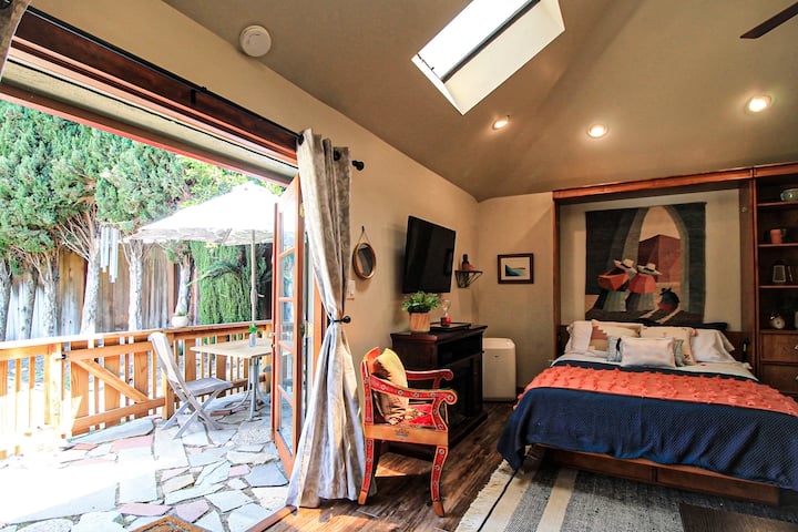 Open & Restoritive Guesthouse With Patio - Orange County, CA