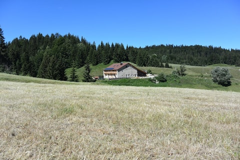 Gîte avec vue panoramique - Parc Naturel Haut-Jura