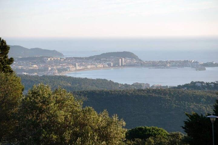 Luxurious 700 sqm Sea-View Villa 5 huge AC bdrms !