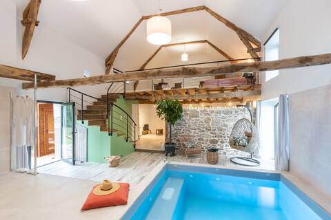 Loft with indoor pool, Les Hauts de Bagadou