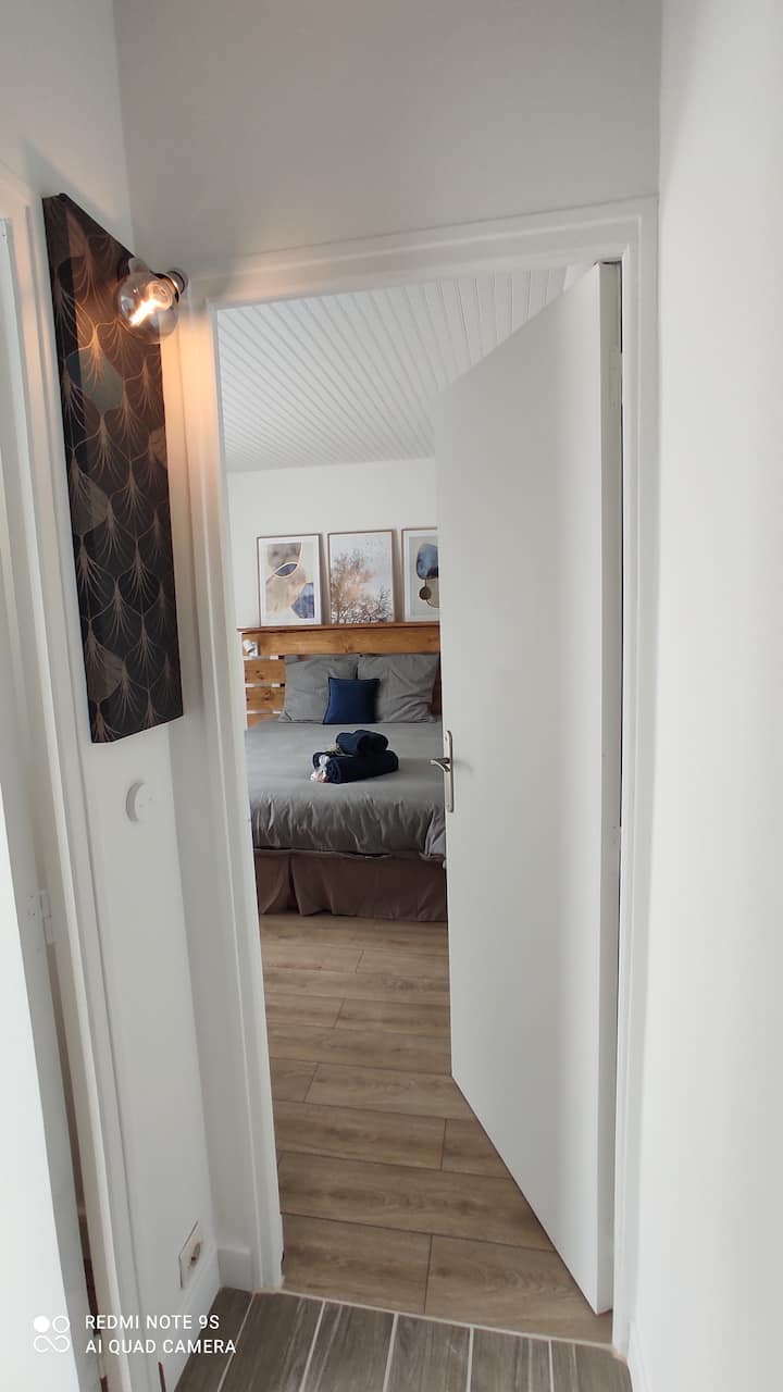 Chambre bleue de la suite familiale