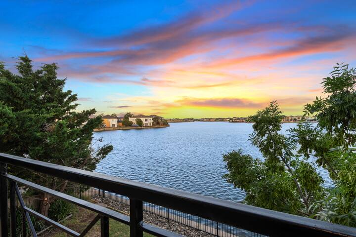 Waterfront Villa @ Golf Resort – 2 Bedroom Home