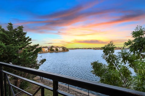 Top performing Airbnb: Waterfront Villa @ Golf Resort - 1 Bedroom Home in Point Cook