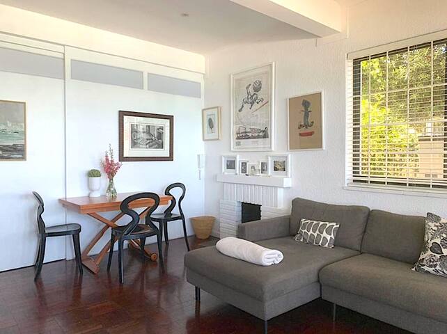 Stylish seaside apartment in St James gallery image 5