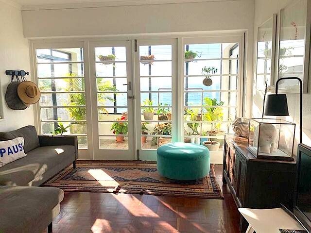 Stylish seaside apartment in St James gallery image 3